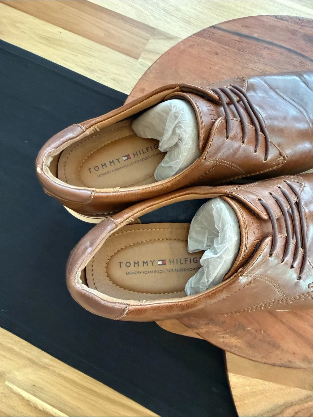 Tommy Hilfiger Brown Leather Oxford with White Sole Men’s Size 10